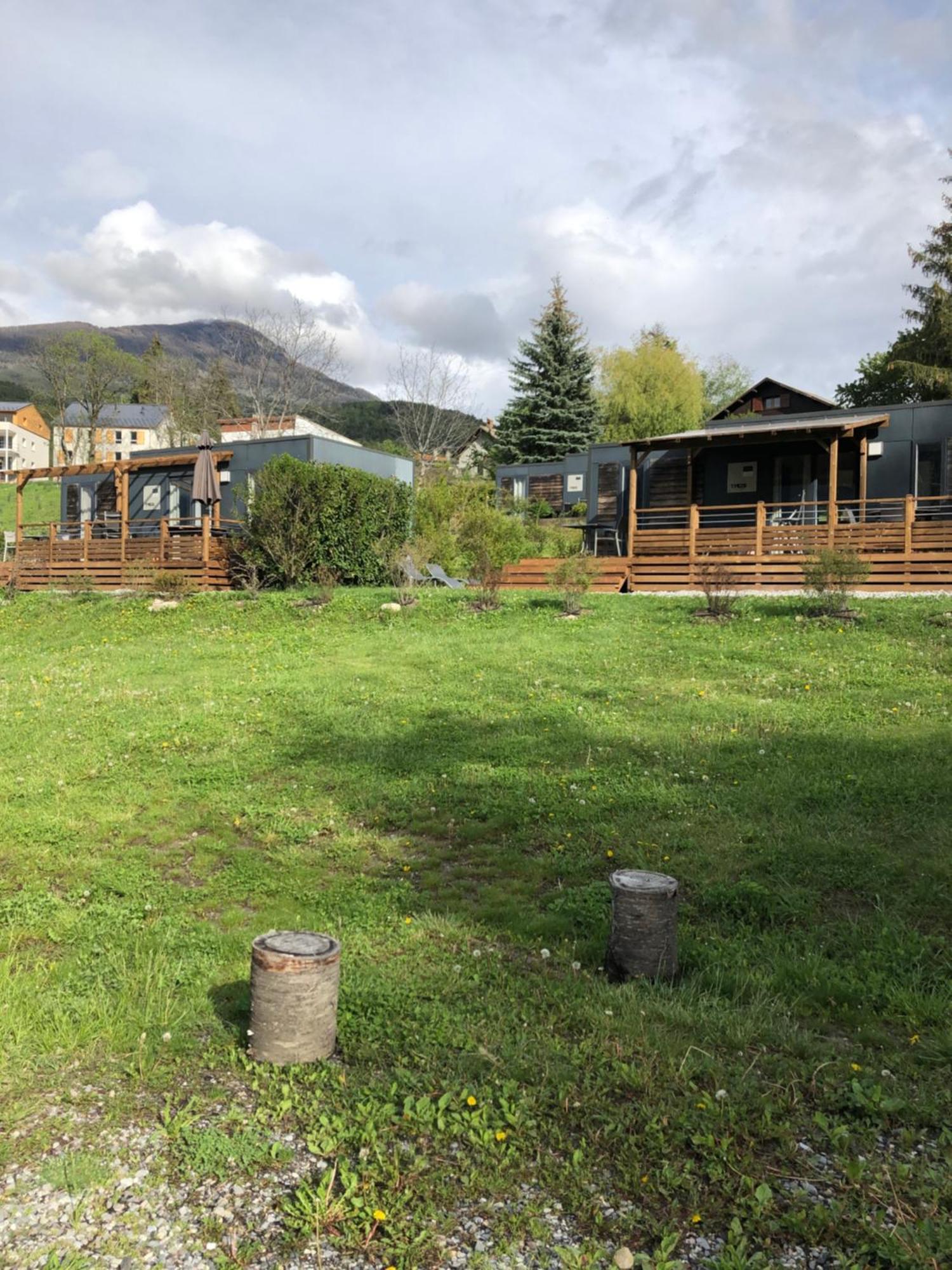 Camping-Hotel De Plein Air Les 2 Bois Baratier Exterior photo